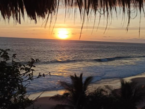 Punta Sur, Frente al mar y el Atardecer
